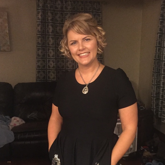 Meet your Posher, Megan - Picture 2 of 2